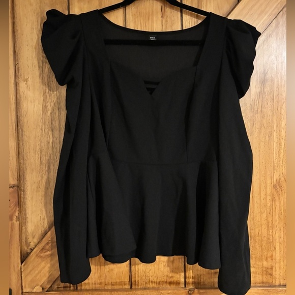 SHEIN Tops - SHEIN Curve Blouse 2x Black Puff Shoulders Sweetheart Neckline Flowy Waist